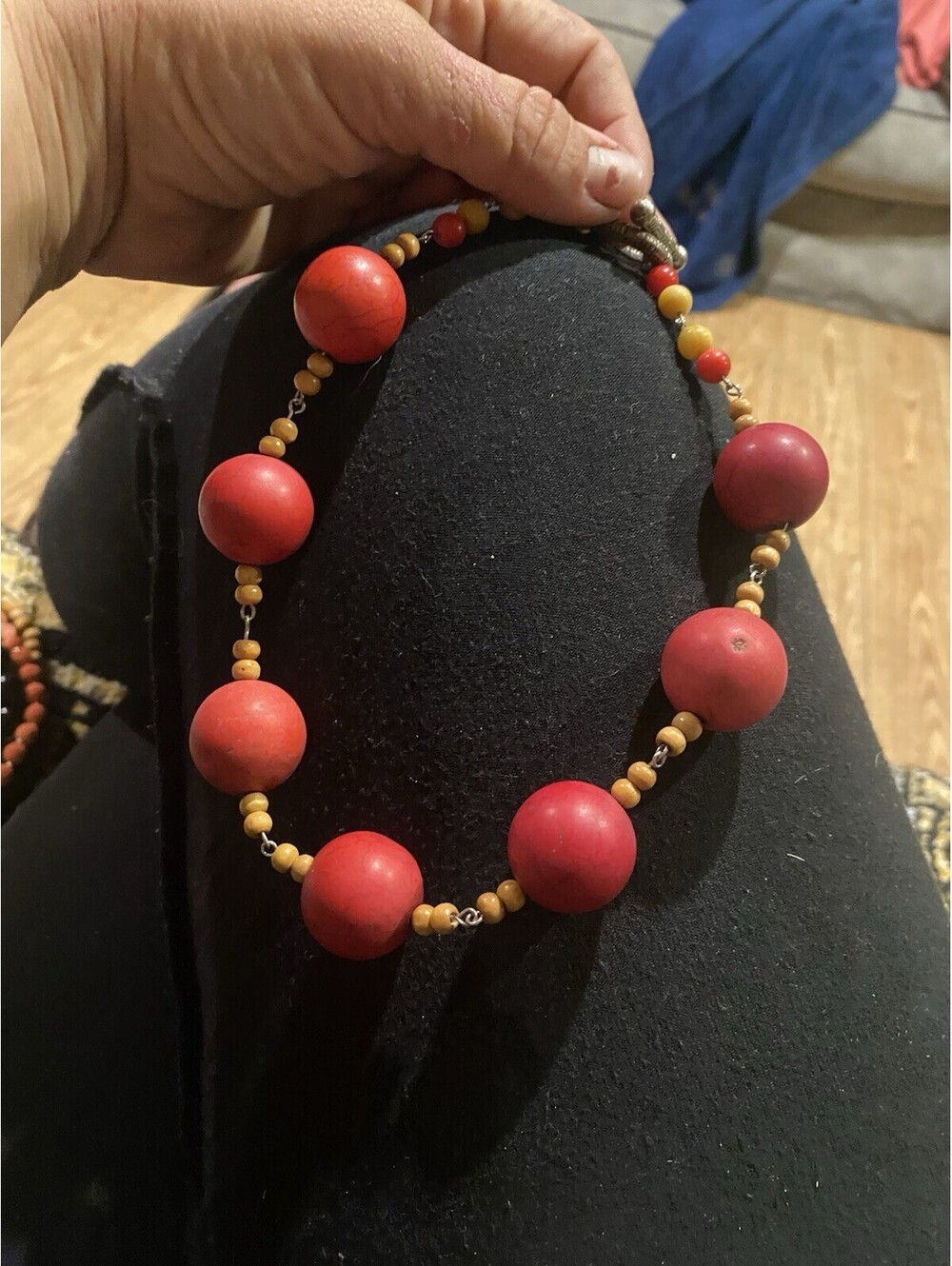 chunky vintage-style statement necklace Red Howlite